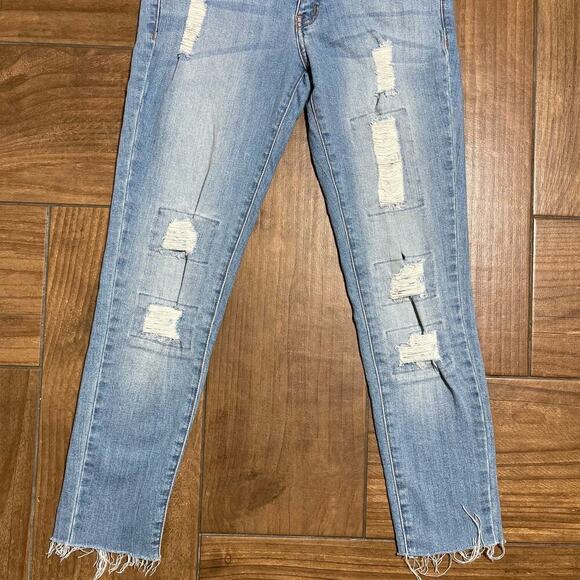 Kancan Skinny Jeans Distressed Cropped Light Wash Women's Sz 26 - Picture 4 of 9